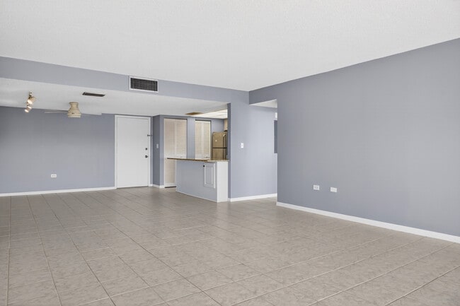 Dining room - 500 Treasure Island Causeway