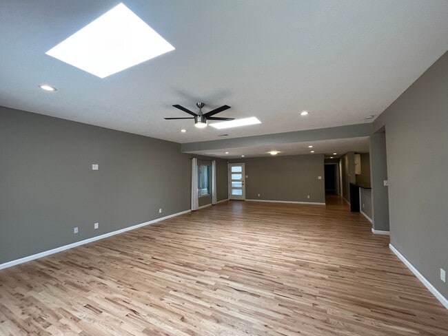 Building Photo - Large 3 Bedroom 2.5 Bathroom Home In The NE!