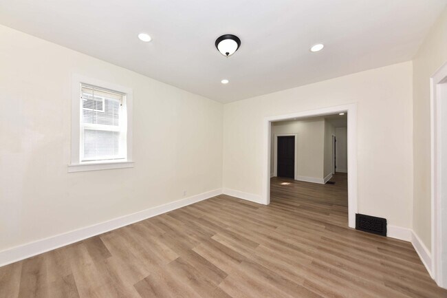 Foto del edificio - 2209 Dr. William Finlayson St