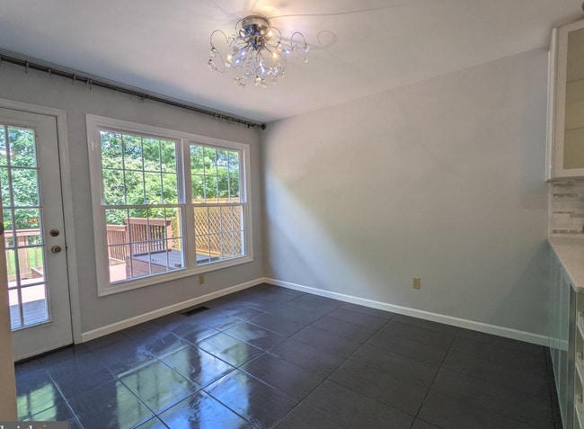 Building Photo - 3 Kaylin Cor