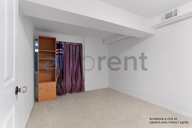 Building Photo - Unit A