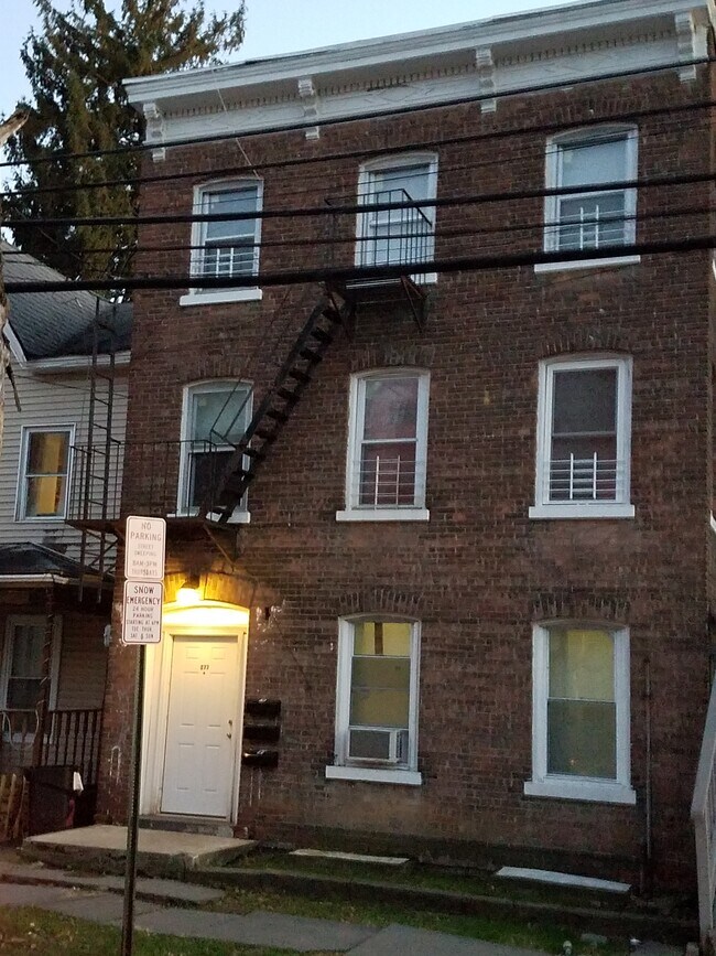 277 1st St, Newburgh, NY 12550 Townhome Rentals in Newburgh NY