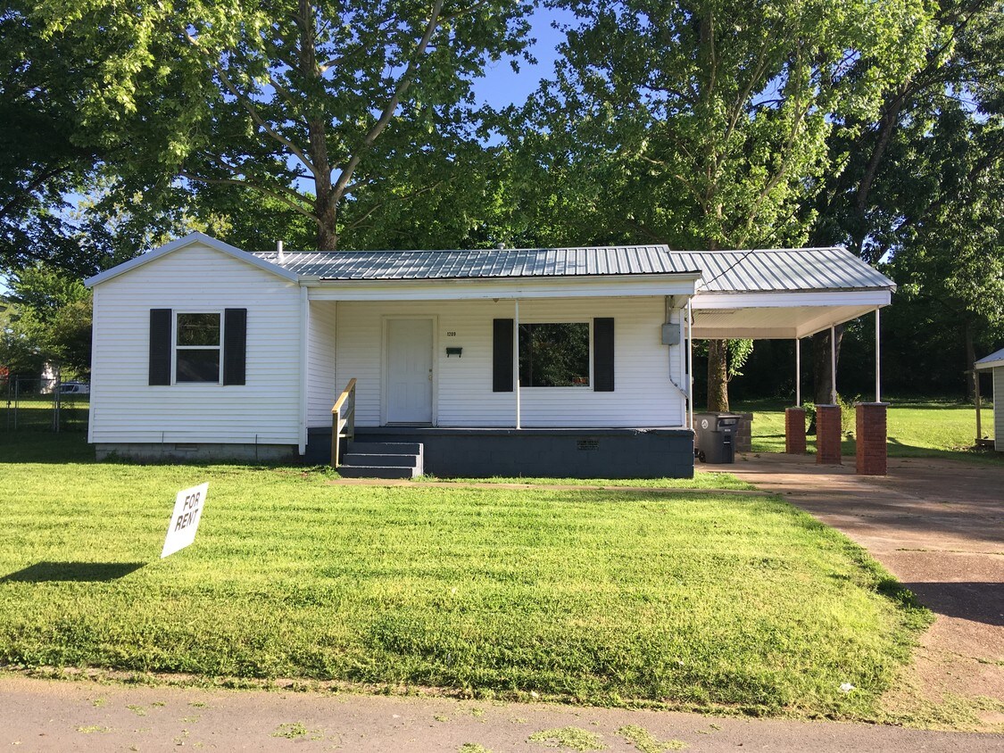 Primary Photo - 1209 W Vine Ave