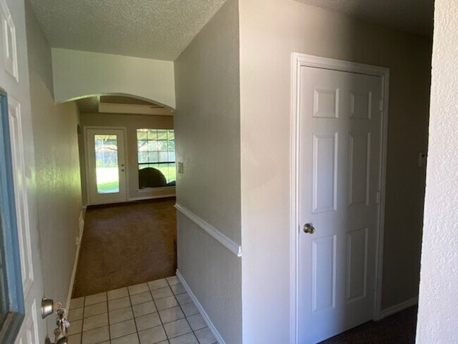 Foto del edificio - 3 BEDROOM 2 BATHROOM HOUSE IN DENTON