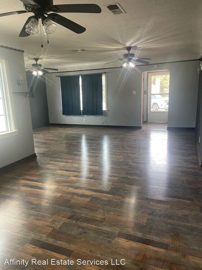 Building Photo - 3 br, 1 bath House - 411 S. Elm St