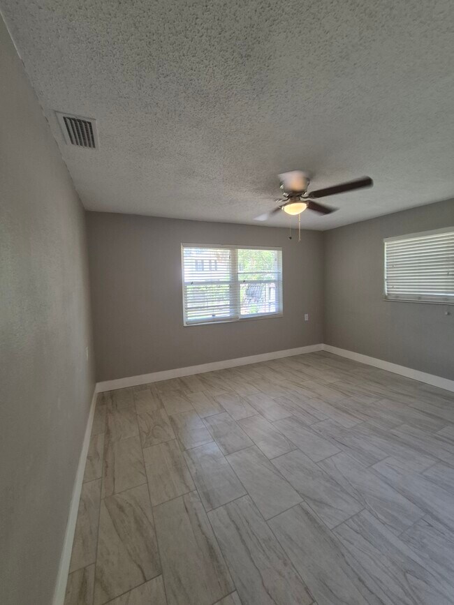 Building Photo - 5311 Luna Vista Dr