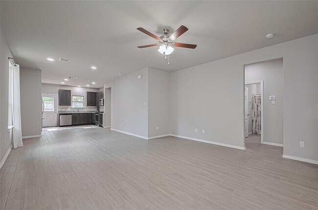 Foto del edificio - 24742 Russet Bluff Trl