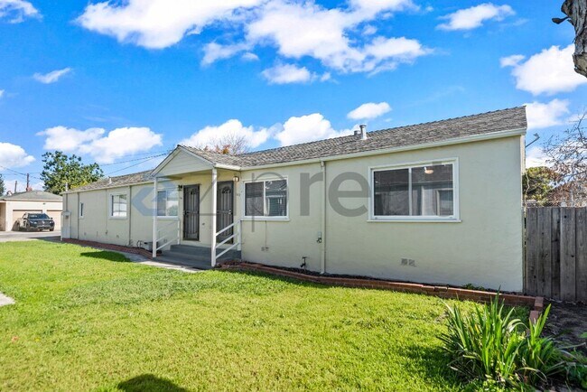 Building Photo - 683 Morva Ct