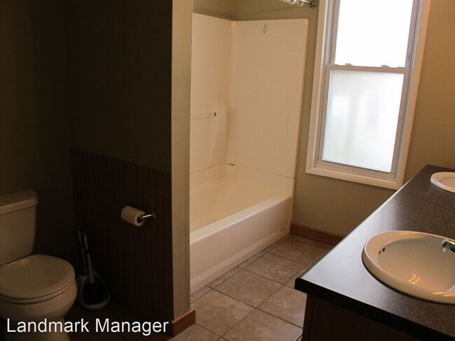 Building Photo - 8 br, 3 bath House - 326 E. Walnut Street