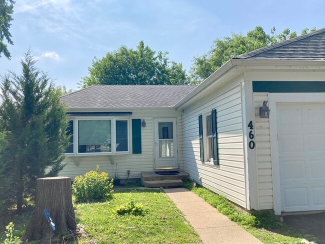 Building Photo - 460 Dover Dr