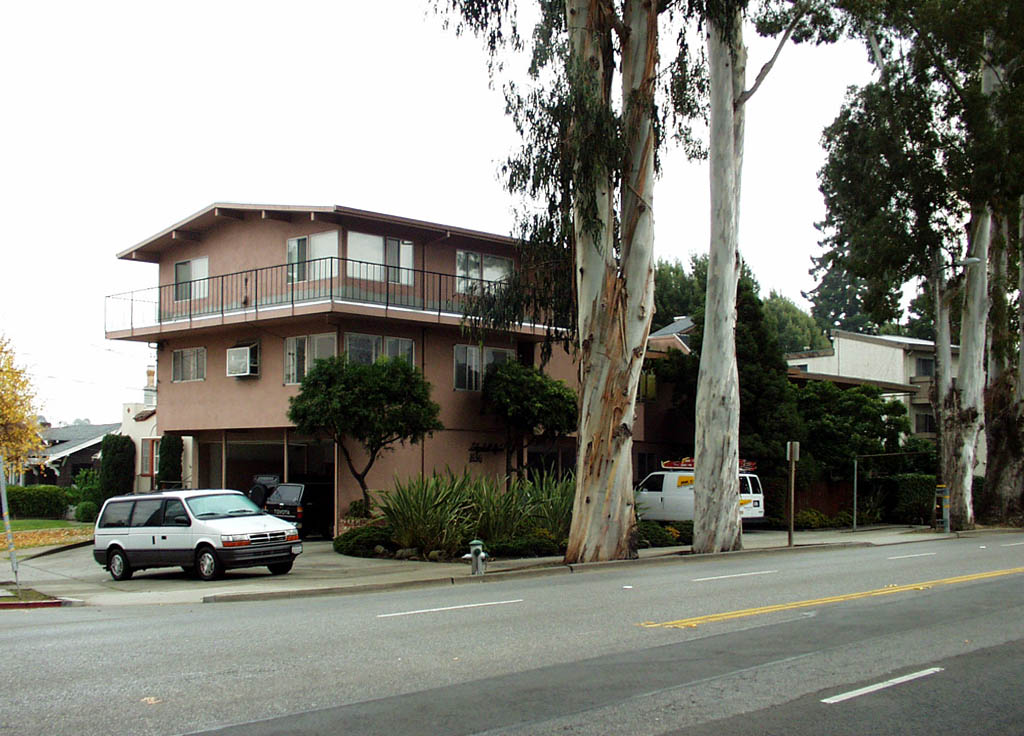 Building Photo - Edgehill Apartments