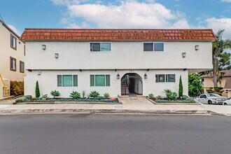 Building Photo - 207 W Marquita