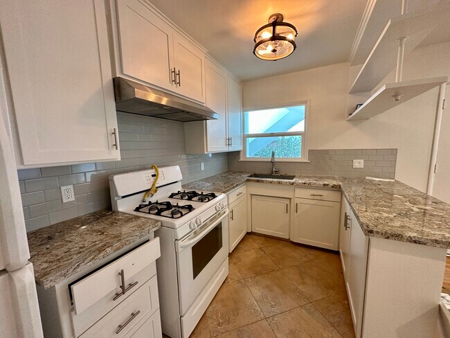 Updated Kitchen with Granite - 811 S Catalina Ave