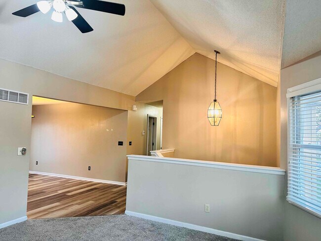 Building Photo - 1142 E Frontier Dr