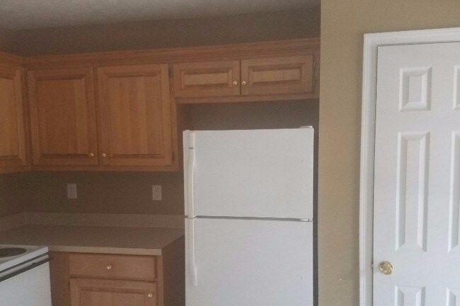 Kitchen - 3243 Wade St