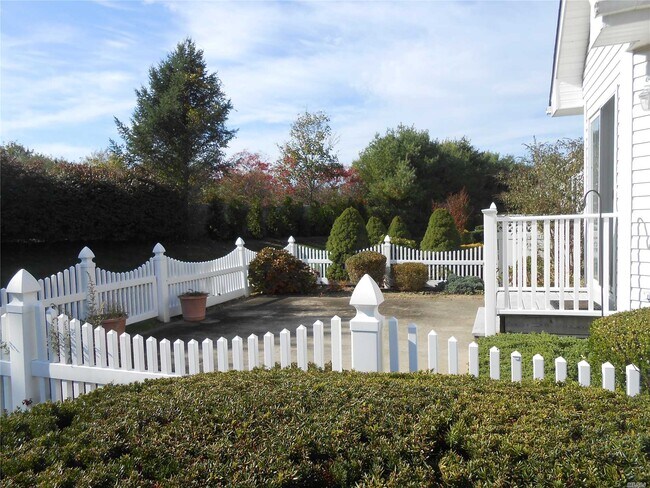 Building Photo - 192 Scenic Lake Dr