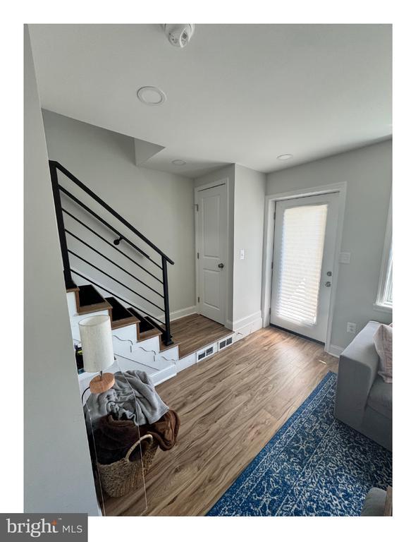 Foto del edificio - 502 E Nelson Ave