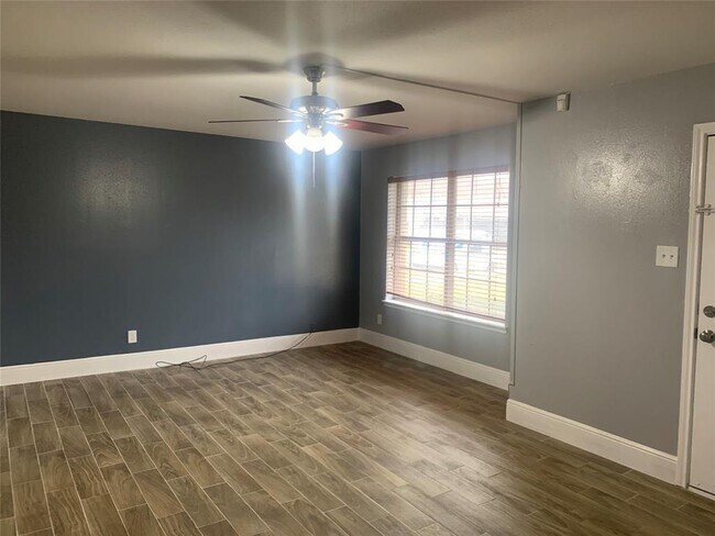 Building Photo - 1023 Willow Oaks Cir