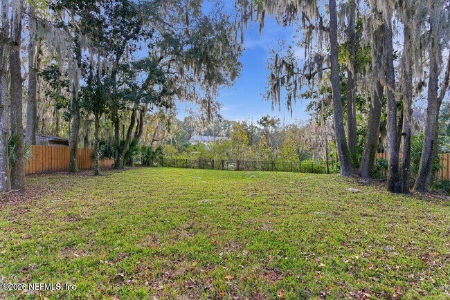 Foto del edificio - 114 Warren Cir