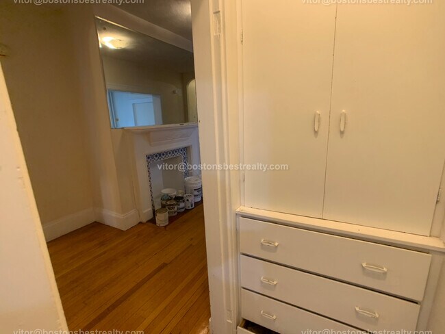 Foto del edificio - 80 Corey Rd