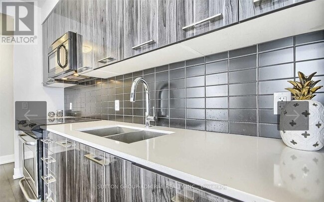 Building Photo - 9471 Yonge St