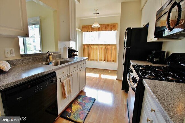 Foto del edificio - 5963 Founders Hill Dr