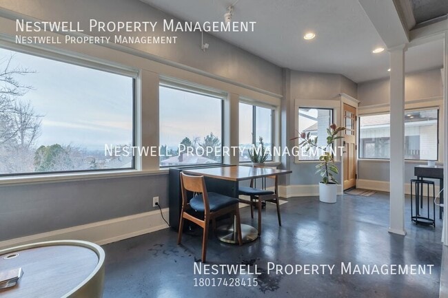 Building Photo - Charming Updated Home on Amazing Avenues