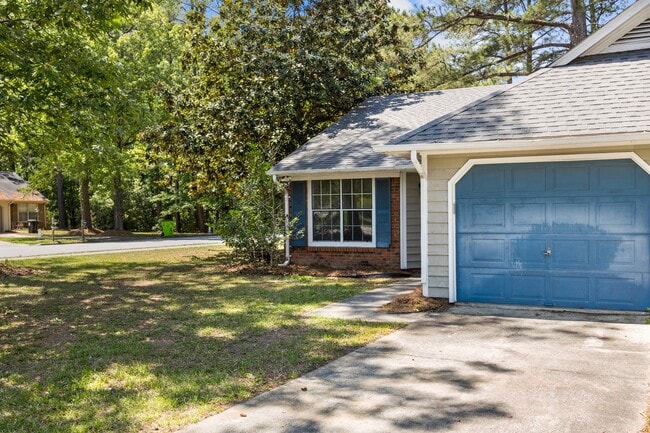 Building Photo - 1501 Fairfax Ln