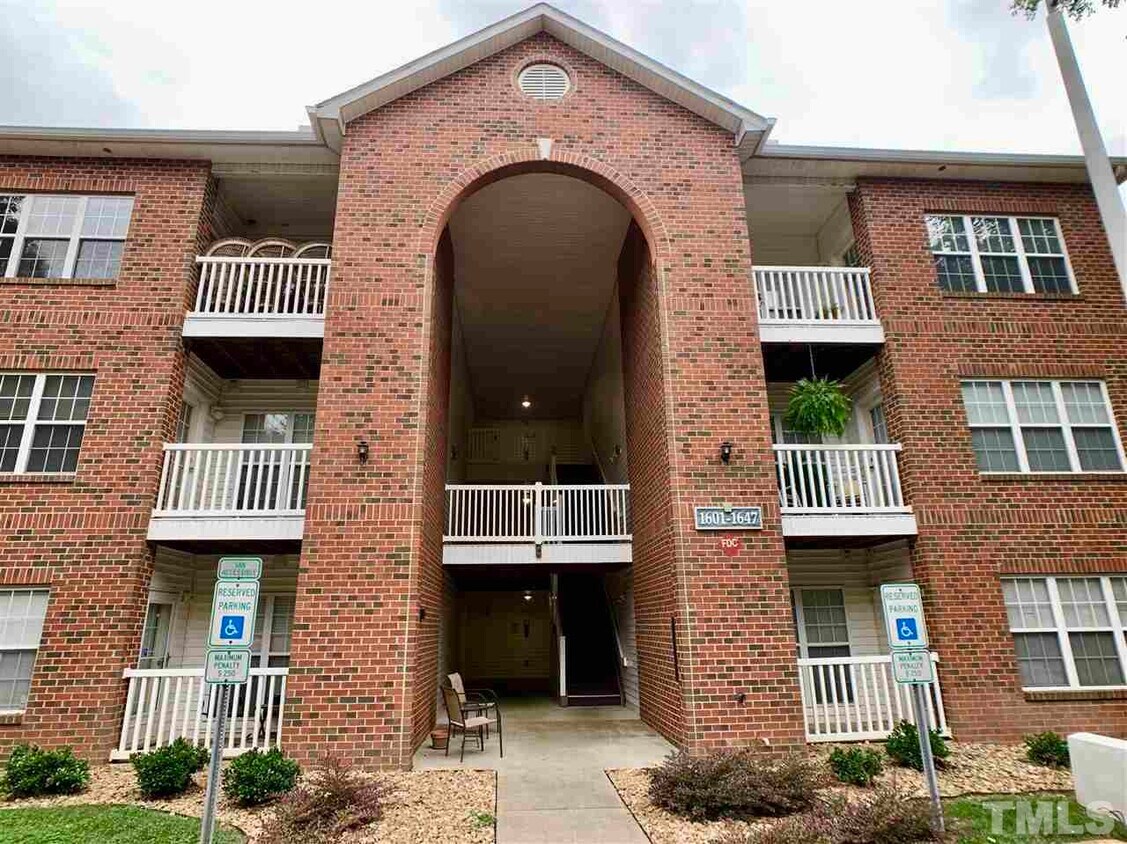 1631 Kenmore Dr, Clayton, NC 27520 Apartment for Rent in Clayton, NC