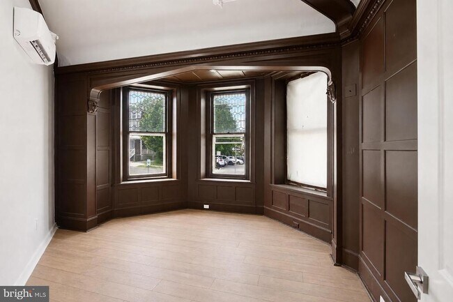 Foto del edificio - 6012 Ridge Ave