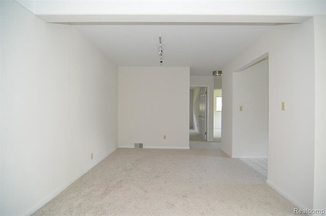 Building Photo - 413 N Eton St