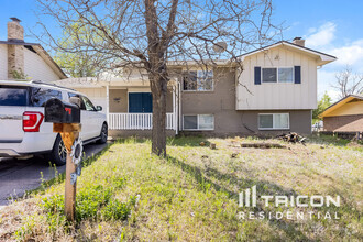 Building Photo - 625 Rowe Ln
