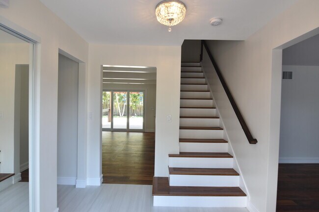 Foto del edificio - 1135 SW 21st St