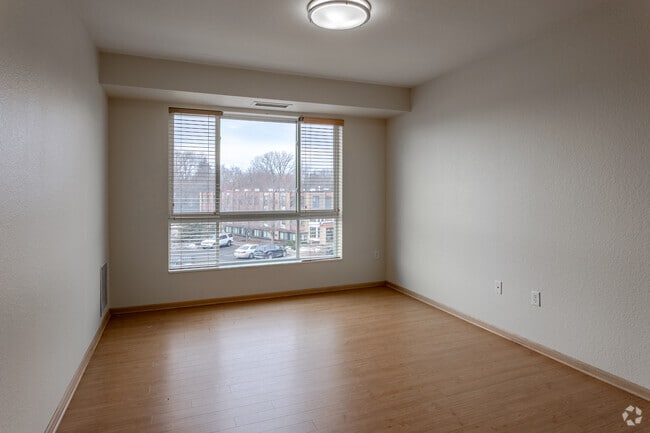 3BR, 2BA - 1,139SF - Living Room - Sienna Green Apartments