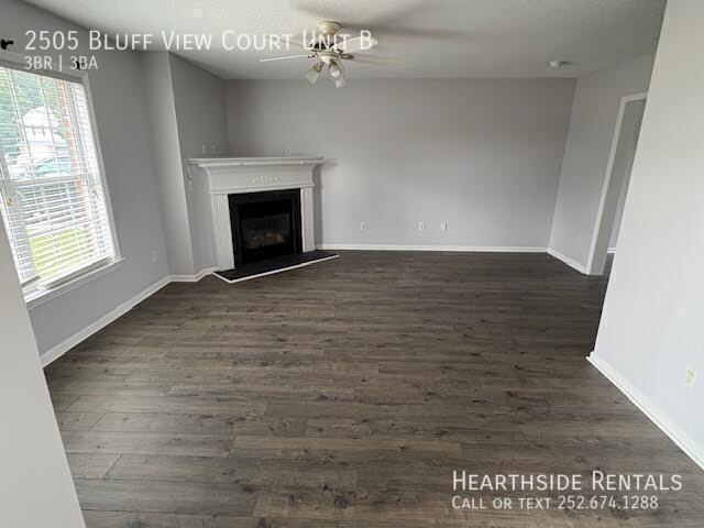 Foto del edificio - 2505 Bluff View Ct