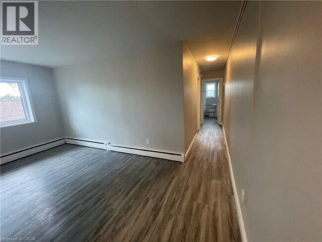 Photo du bâtiment - 385 Melvin Ave