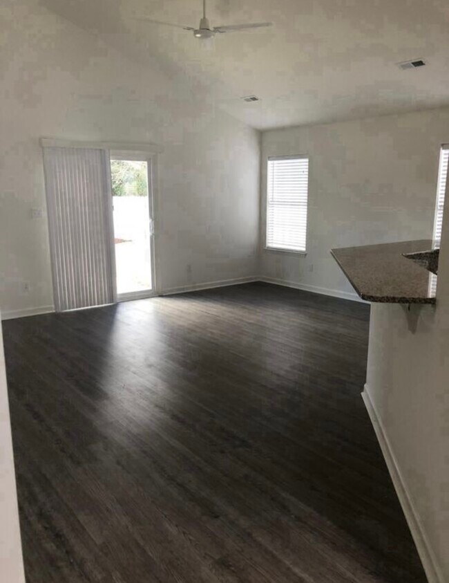 Living room with bar - 5403 Ivocet Dr