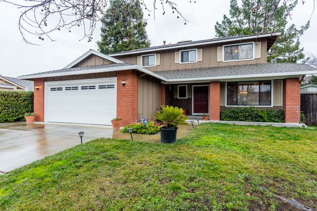 Foto del edificio - 3053 Ferndale Ct