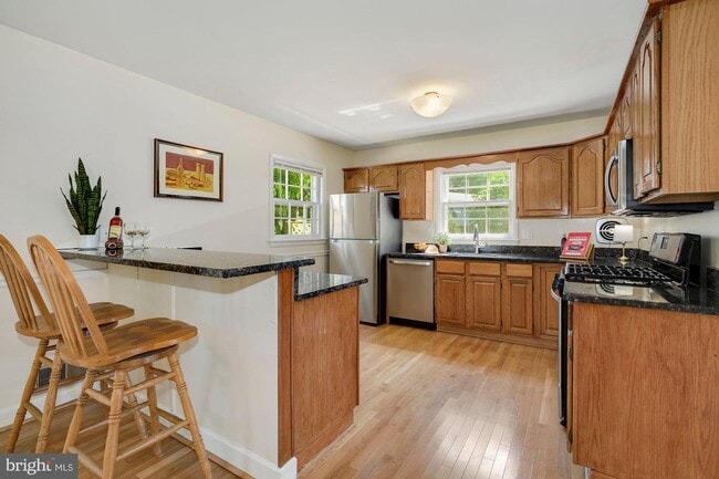 Building Photo - 5811 Clermont Dr