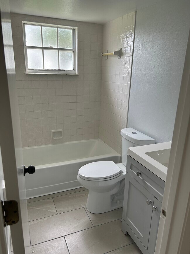 Second Bath - 1503 SE Royal Green Cir