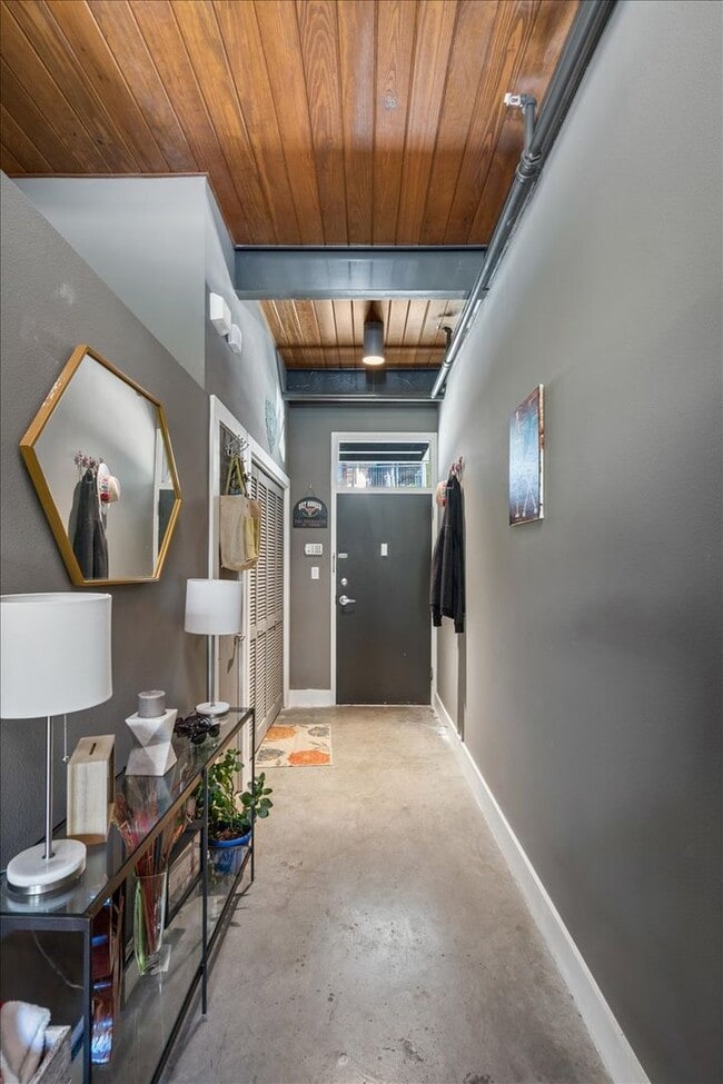 Building Photo - Modern 1 Bedroom, 1 Bath Condo Near Downto...