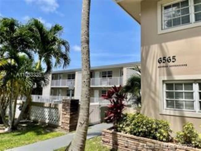 Building Photo - 6565 Santona St