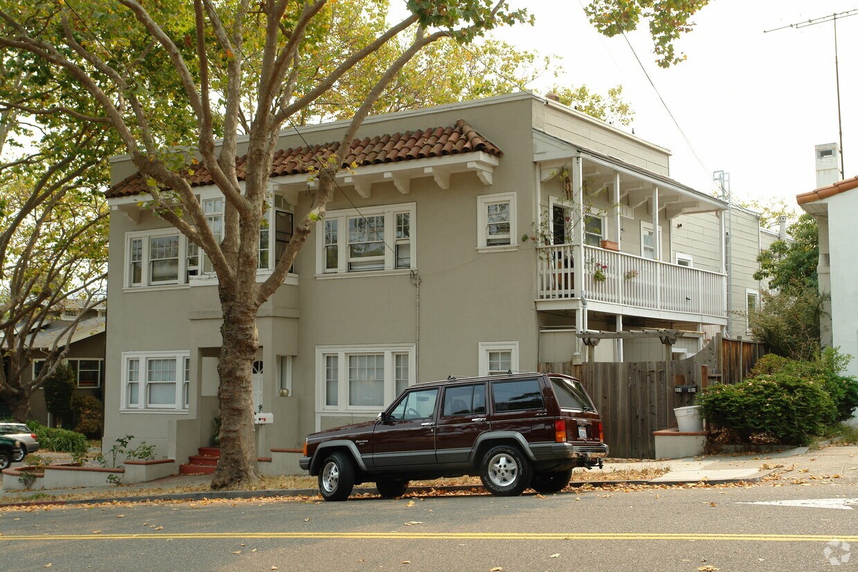 Foto del edificio - 898 Kingston Ave