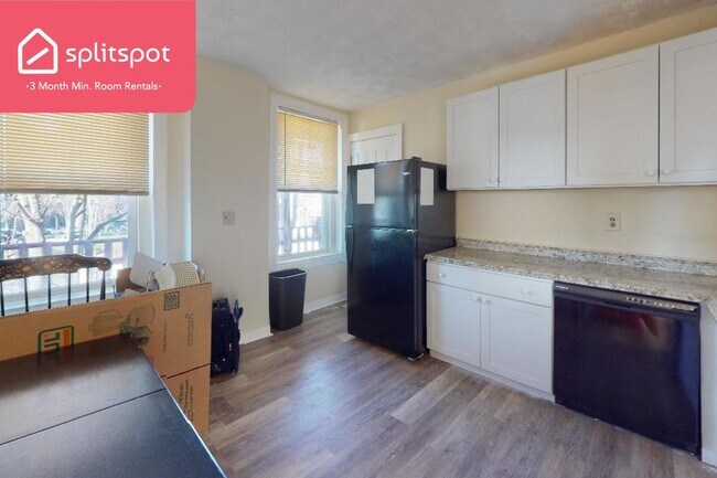 Foto del edificio - Private room in 3 bedroom Roxbury Apartmen...