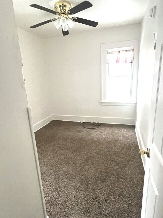 Foto del edificio - 1318 W 11th St