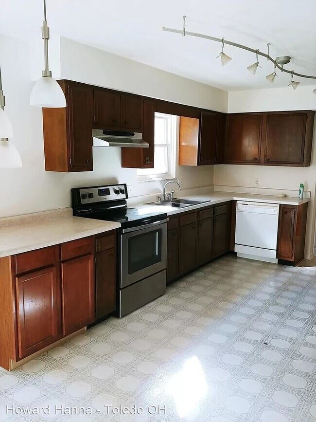 Building Photo - 3 br, 1.5 bath House - 5722 Westview Drive