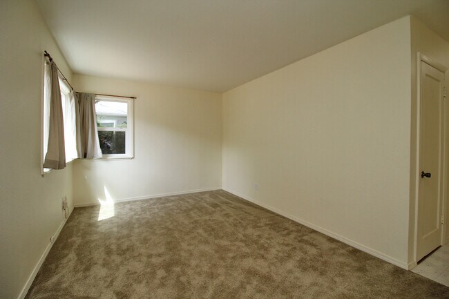Foto del edificio - 4206 NE Cleveland Ave