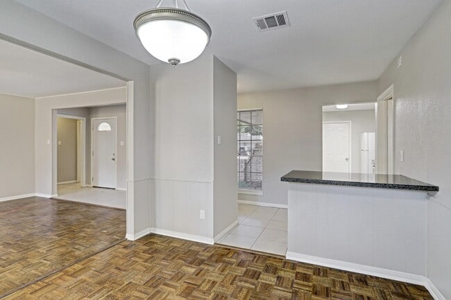 Foto del edificio - 2403 Tinechester Dr