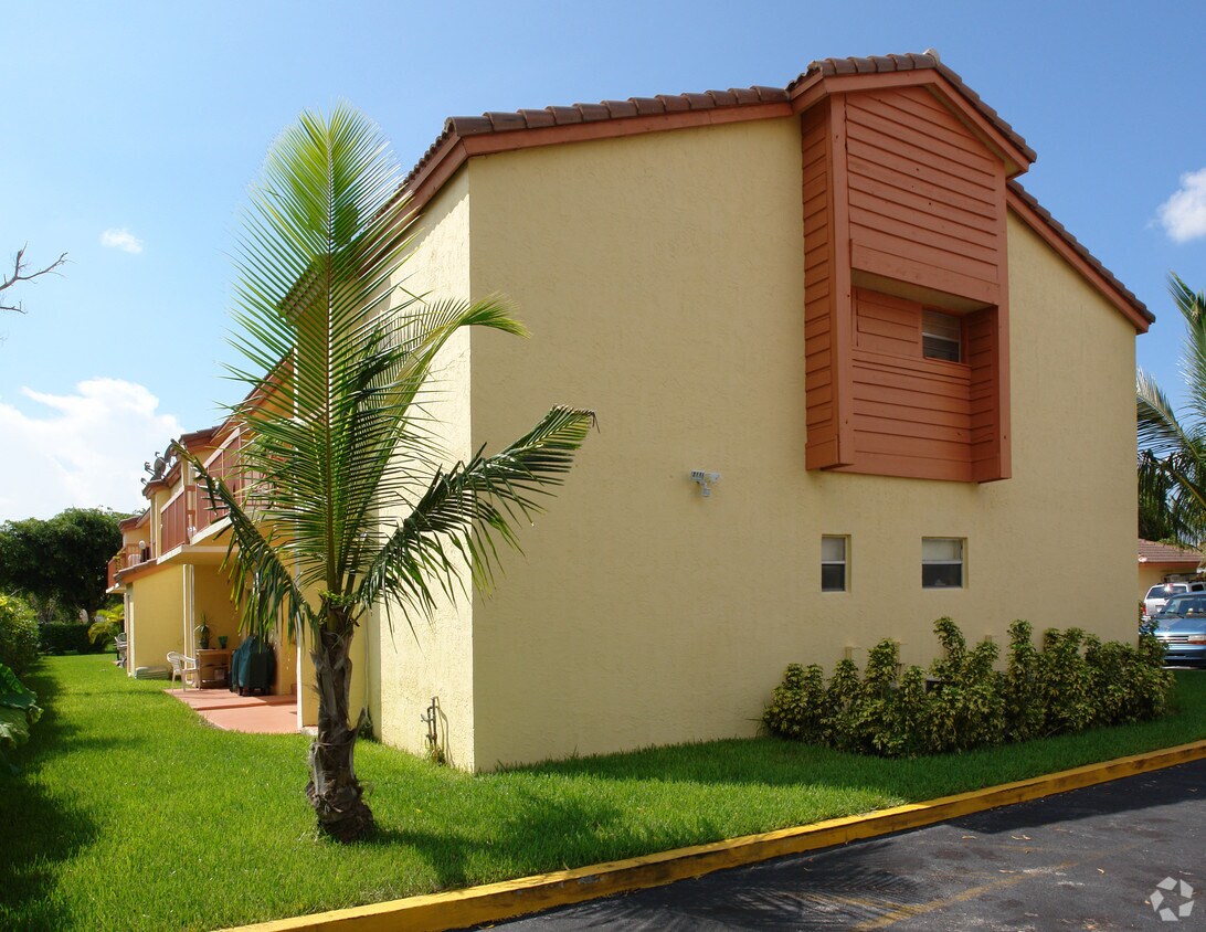Building Photo - Mi Casa Apartments