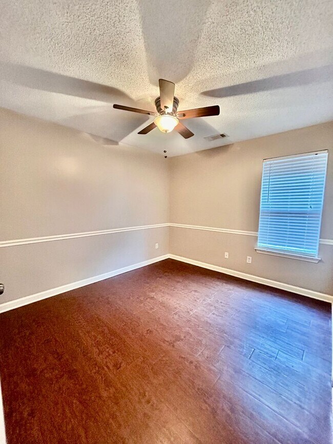 Foto del edificio - Beautiful 3 Bedroom, 2 Bath Home – Freshly...